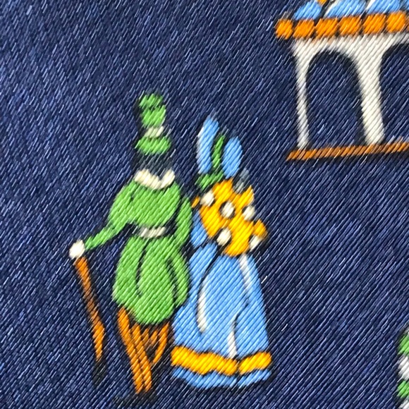 All silk designer luxury Salvatore Ferragamo tie - Picture 4 of 8